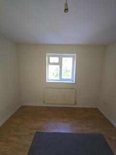 2 bedroom apartment to rent, East Avenue, Tividale, Oldbury, West Midlands, B69
