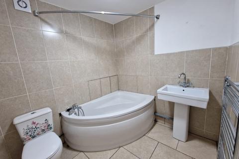 2 bedroom apartment to rent, East Avenue, Tividale, Oldbury, West Midlands, B69