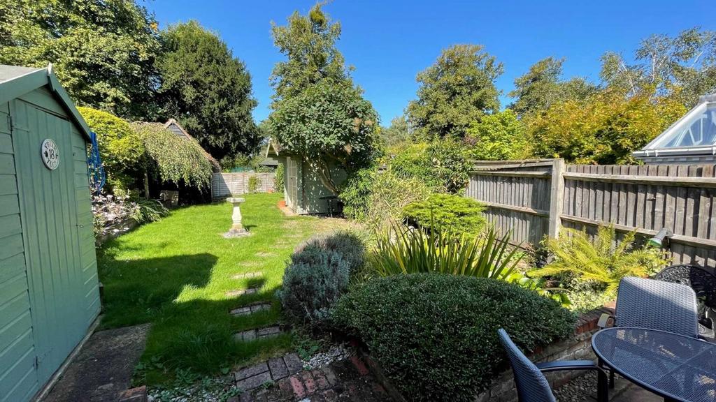Bisham Village, Marlow SL7 2 bed terraced house for sale £650,000