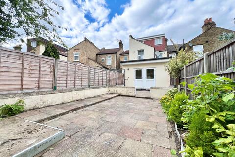 2 bedroom flat to rent, Clarence Road, Enfield, EN3