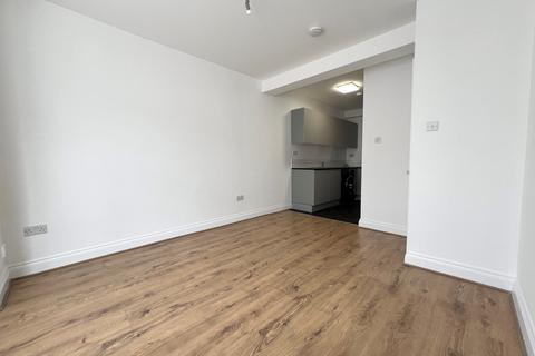 2 bedroom flat to rent, Clarence Road, Enfield, EN3