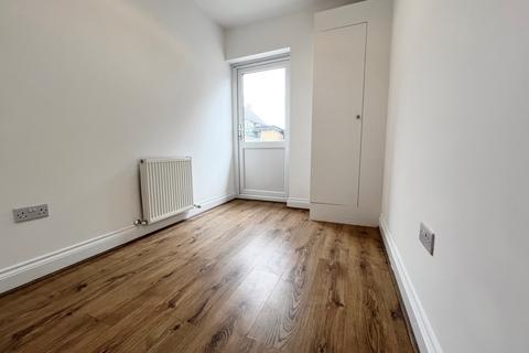 2 bedroom flat to rent, Clarence Road, Enfield, EN3