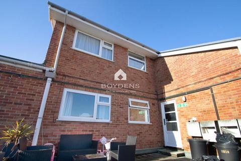 2 bedroom flat for sale, Connaught Avenue, FRINTON-ON-SEA CO13