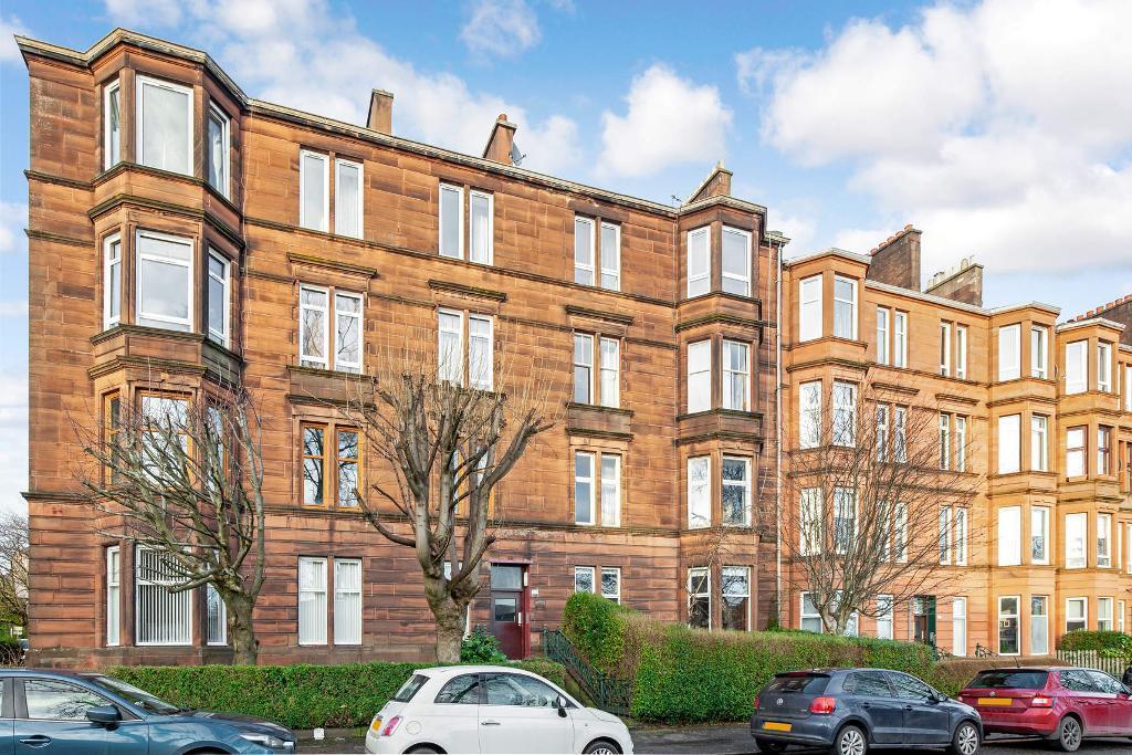 Onslow Drive, Dennistoun, Glasgow, G31 2QG 2 bed flat £149,950