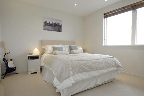 1 bedroom penthouse to rent, The Heart, Walton-on-Thames