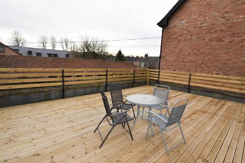 4 bedroom house to rent, Reindeer Penthouse, Penley Grove St