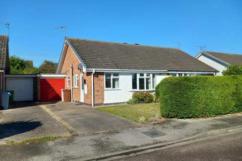 2 bedroom detached bungalow to rent, Crew Road, Newark NG23