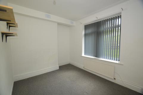 3 bedroom ground floor flat to rent, Tulip Street, Felling, Gateshead, NE10