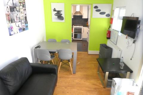 5 bedroom terraced house to rent, Whitby Road, Fallowfield, Manchester
