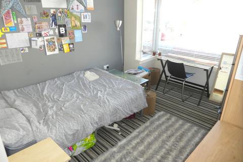 5 bedroom terraced house to rent, Whitby Road, Fallowfield, Manchester