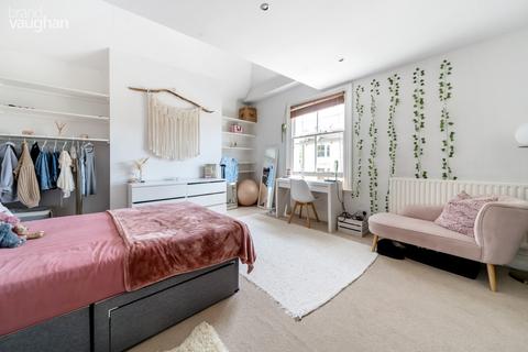 4 bedroom maisonette to rent, York Road, Hove, BN3