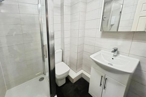 2 bedroom flat to rent, Wood Court, 205 Brooklands Road, Sale, M33