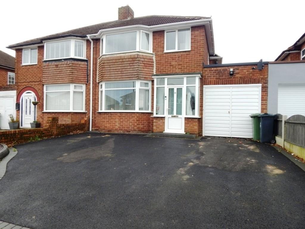 Chapel Avenue, Brownhills 3 bed semidetached house £795 pcm (£183 pw)