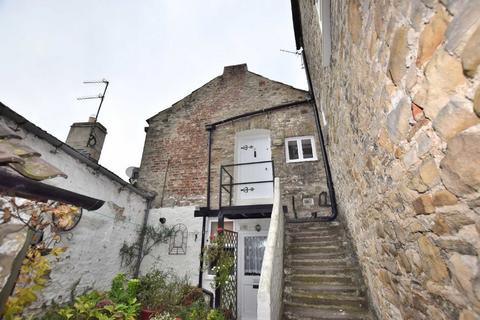 Studio to rent, Castle Wynd, Richmond