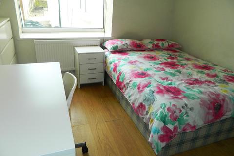 5 bedroom house share to rent - Planet Street, Adamsdown, Cardiff