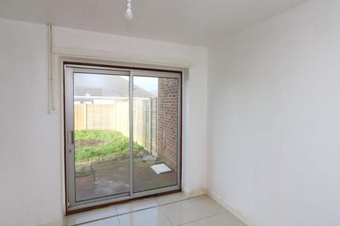 3 bedroom semi-detached house to rent, Wouldham Road, Rochester