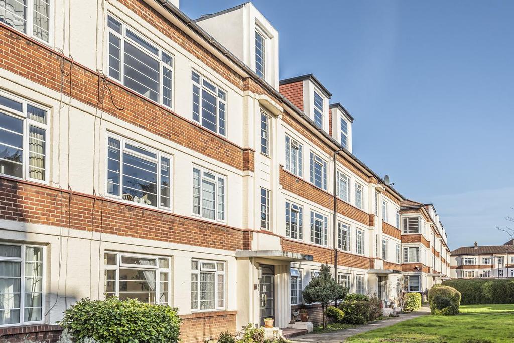 Manor Vale, Brentford 3 bed flat £400,000