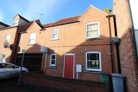 5 bedroom link detached house to rent, William Street, Newark