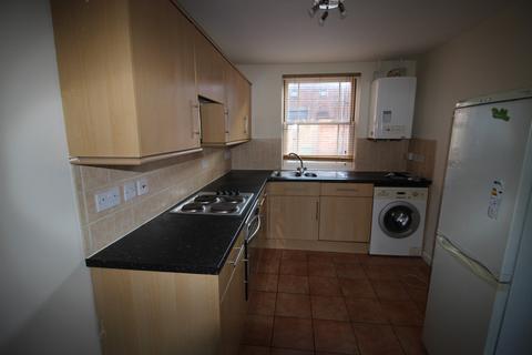 5 bedroom link detached house to rent, William Street, Newark