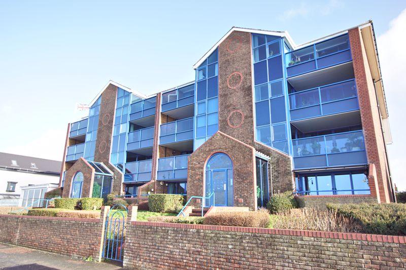 Southwater House, Marine Parade West, LeeOnTheSolent, PO13 2 bed
