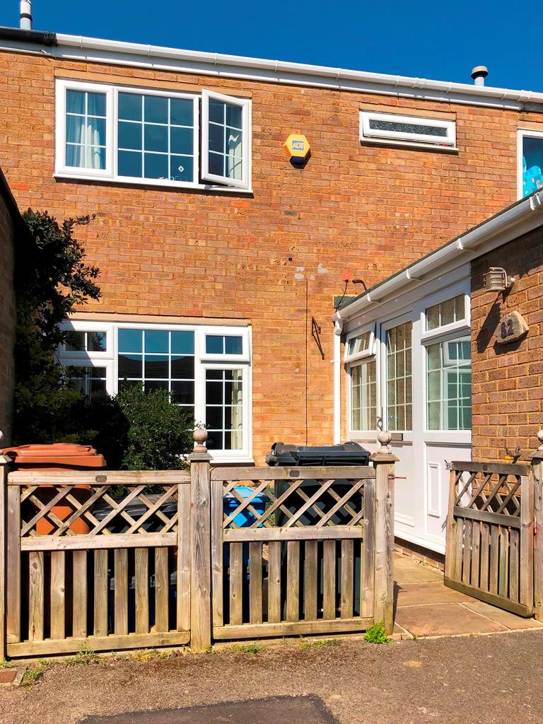 Ely Close, Stevenage, SG1 3 bed terraced house £270,000