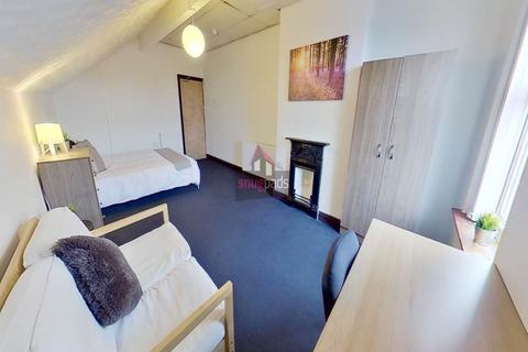 1 bedroom in a house share to rent, Carlton Road, Salford,