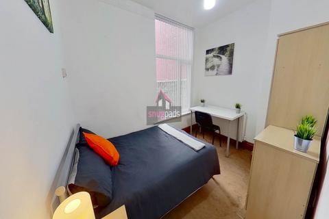 1 bedroom in a house share to rent, Carlton Road, Salford,