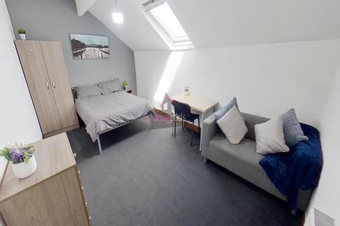 1 bedroom in a house share to rent, Carlton Road, Salford,