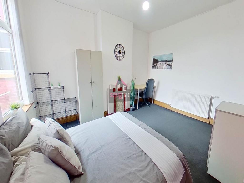 House in Salford, Greater Manchester - View 3