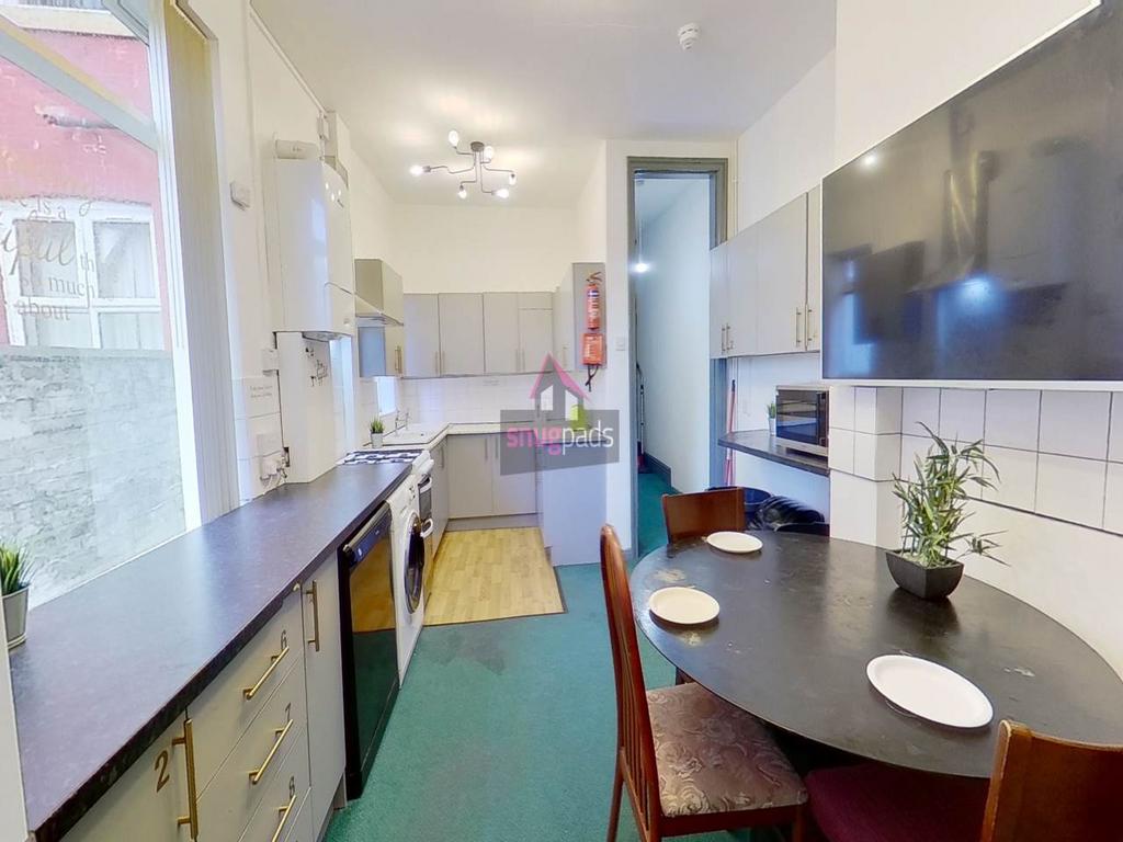 House in Salford, Greater Manchester - View 5