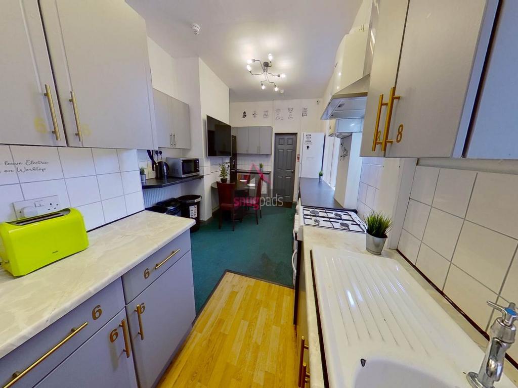 House in Salford, Greater Manchester - View 6