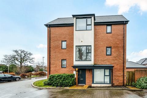 4 bedroom detached house to rent, Presentation Way, Reading, RG30