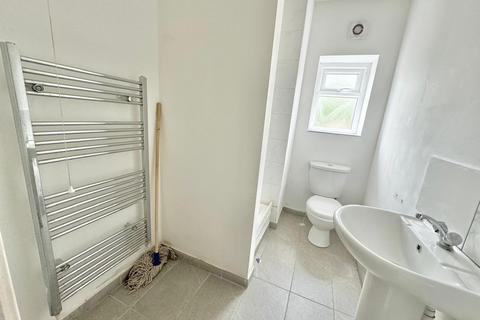 undefined, Roundhay Road, Leeds, West Yorkshire, LS8