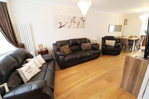 4 bedroom terraced house to rent, Tallack Road