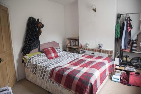 3 bedroom house share to rent - Victoria Road