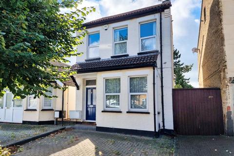 3 bedroom detached house to rent, South Avenue, Southend On Sea SS2