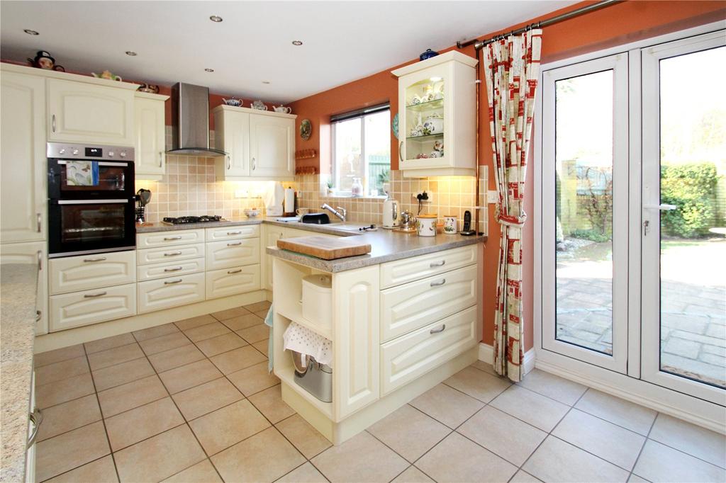 Kingfisher Drive, Littlehampton, West Sussex 4 bed detached house £