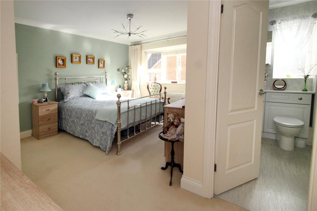 Kingfisher Drive, Littlehampton, West Sussex 4 bed detached house £