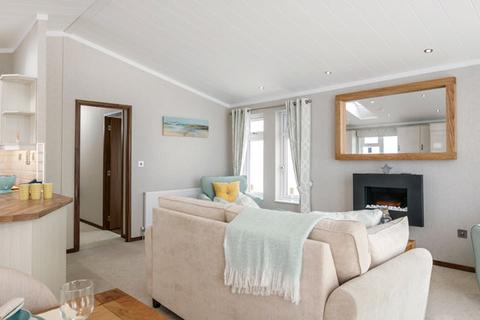 2 bedroom lodge for sale - at Tanner Farm Park, Goudhurst Road, Marden, Tonbridge TN9