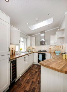2 bedroom lodge for sale - at Tanner Farm Park, Goudhurst Road, Marden TN9