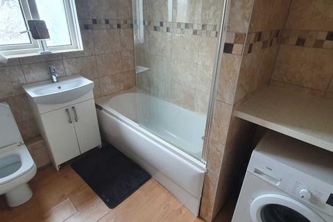 1 bedroom flat to rent, Caerphilly Road, Heath, Cardiff