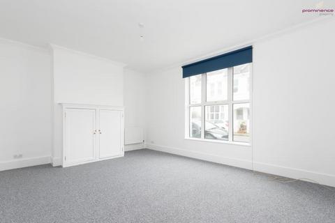 Studio to rent, Ground floor flat & Forecourt garden BN3