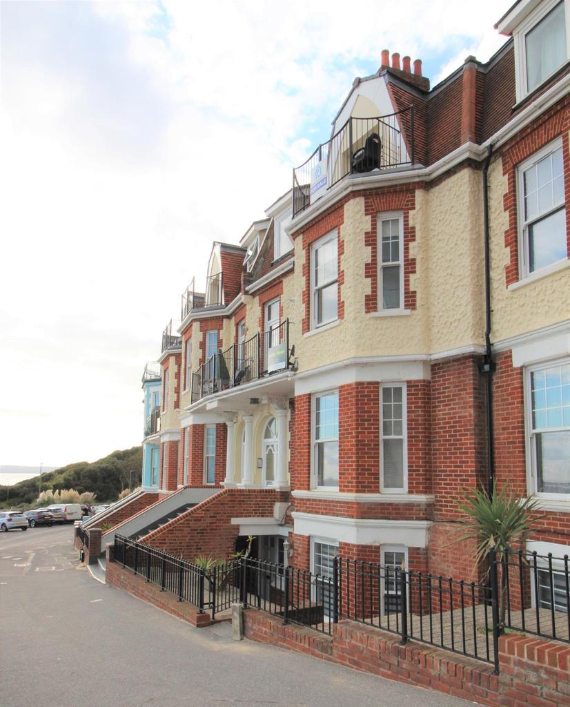 Undercliff Road, Bournemouth, Dorset BH5 1BL, UK 3 bed flat £375,000