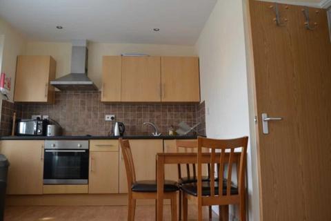 3 bedroom flat to rent, Penarth Road, Cardiff