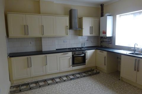 2 bedroom terraced house to rent, Belfield Road, Belfield, OL16