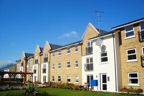 2 bedroom flat to rent, Johnson Place, Walsworth Rd, Hitchin, SG4