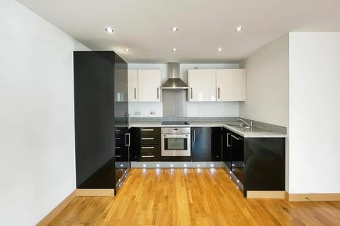 2 bedroom flat to rent, Johnson Place, Walsworth Rd, Hitchin, SG4