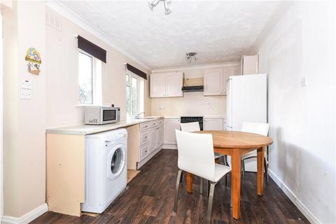 4 bedroom semi-detached house to rent - Durham Close, Guildford, Surrey, GU2