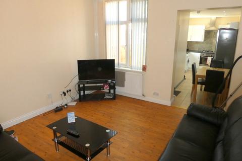 3 bedroom terraced house to rent, Arnside Street, Rusholme, Manchester