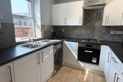 3 bedroom terraced house to rent, Arnside Street, Rusholme, Manchester